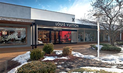 louis vuitton oakbrook reviews|louis vuitton location.